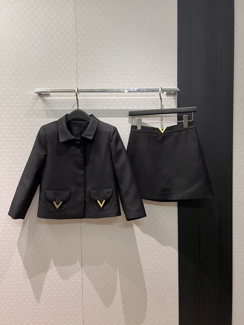 Valentino Metal V Logo Decorated Suit with Doll Collar and A-Skirt