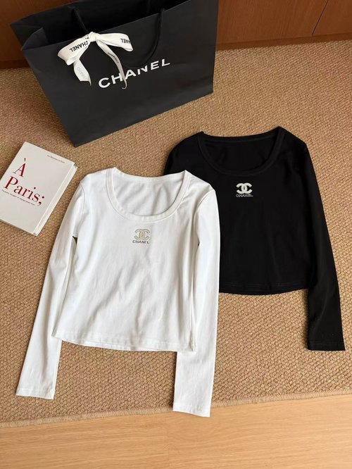 Chanel Comfortable French - style U - neck Short - sleeved Top with Double C Logo