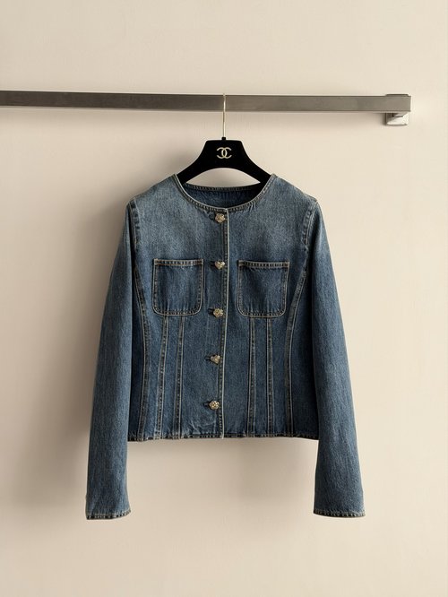Chanel Denim Jacket with Exquisite Details: Classic Retro, Endlessly Versatile