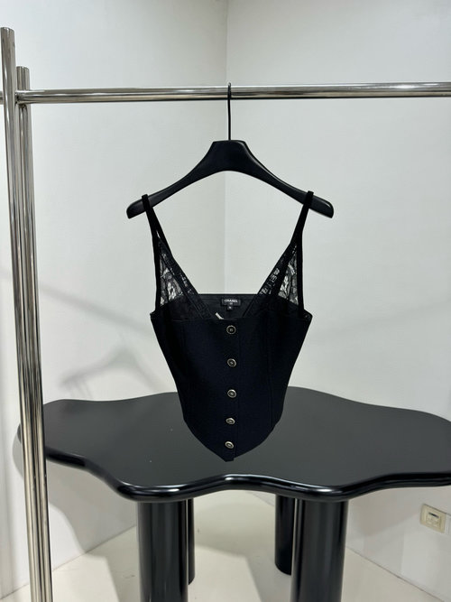 Chanel Charming Lace Sling Vest with Silk Lining and Irregular Edge