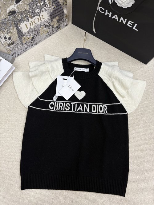 Dior Short-Sleeved Knitwear with Contrast Raglan and Lotus Leaf Sleeves