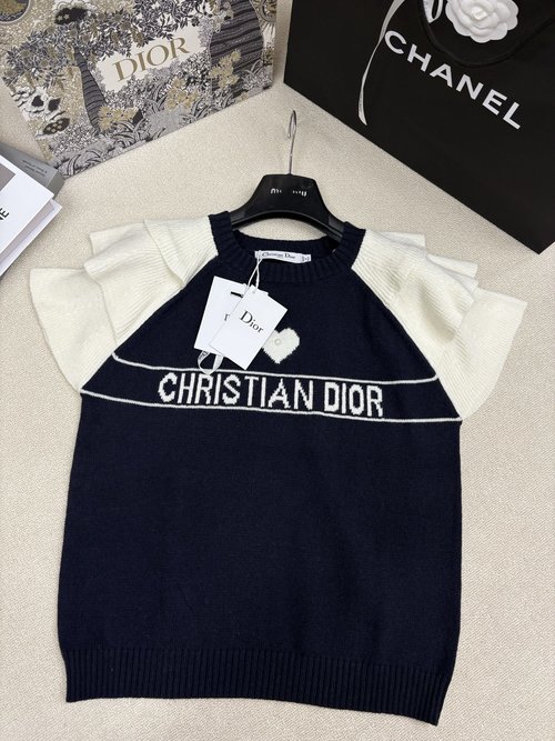 Dior Short-Sleeved Knitwear with Contrast Raglan and Lotus Leaf Sleeves