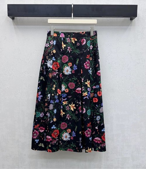Gucci Coordinated Silk Pleated Skirt with Floral Insect Print