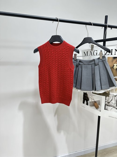 Miu Miu Red Cashmere Twisted Knit Vest for Fall