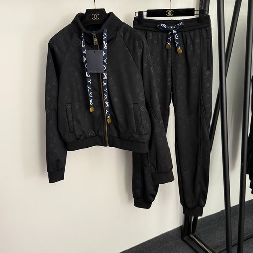 Louis Vuitton Sports Suit with Letter Print and Monogram Embossing in Black and Blue
