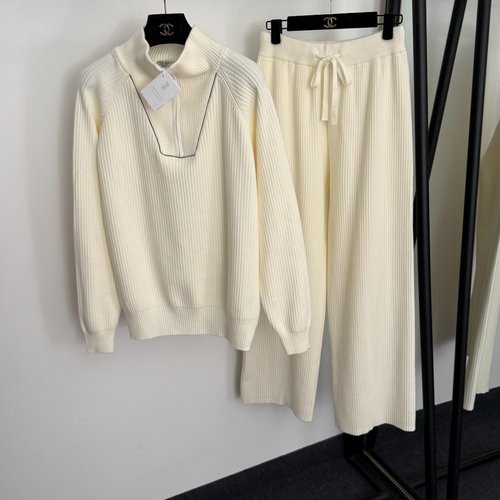 Loewe Knit Set Decorated with Bead Chain in Various Colors