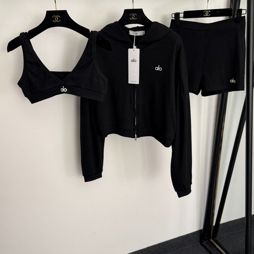 Loewe New Yoga Three-piece Set with Reflective Logo