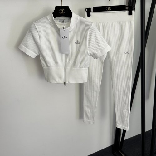 Loewe Cotton Yoga Set with Reflective Logo in Three Colors