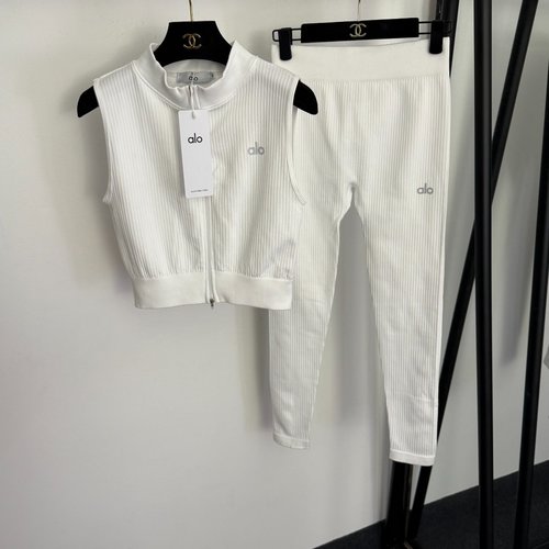 Loewe Cotton Yoga Set with Reflective Logo in Three Colors