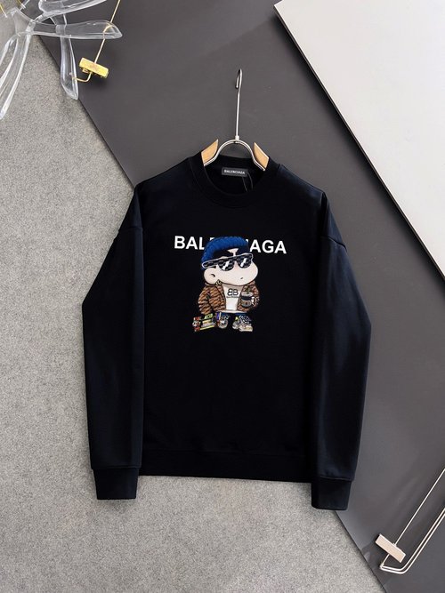 Balenciaga Fleece-lined Round Neck Sweatshirt in Black & White