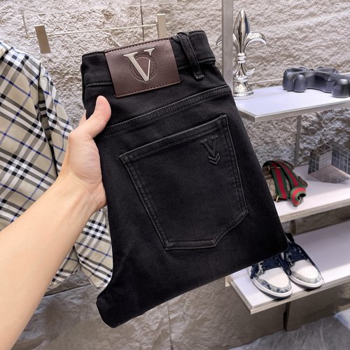 Versace Premium Jeans with High-elastic Fabric and Fine Details