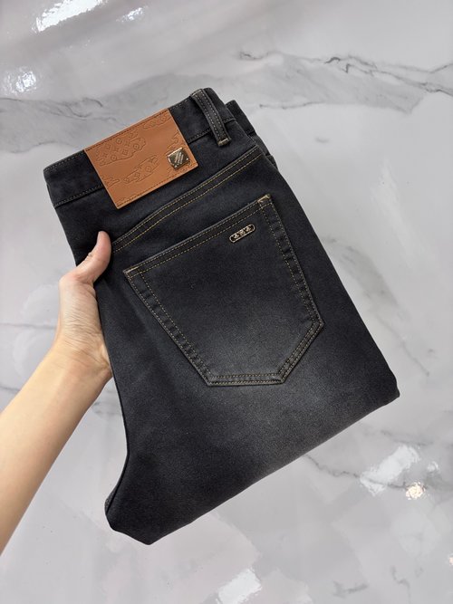 Louis Vuitton High-Quality Custom-Fit Jeans