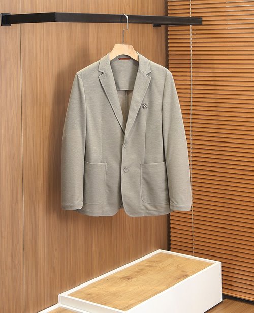 Zegna Business Casual Single - breasted Suit with Attention to Detail