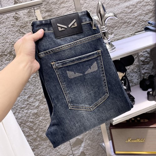 Fendi High-stretch Jeans with Exquisite Wash and Soft Texture