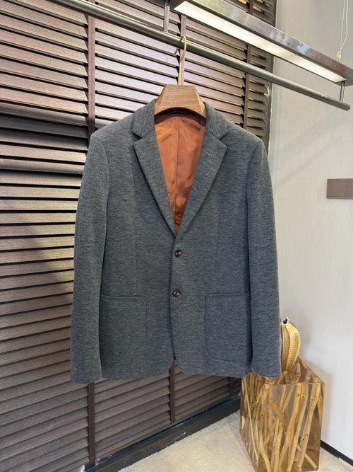 Zegna Business Casual Suit with Brand Logo and Soft Fabric