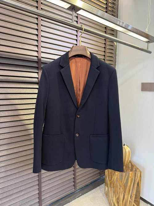 Zegna Business Casual Suit with Brand Logo and Soft Fabric