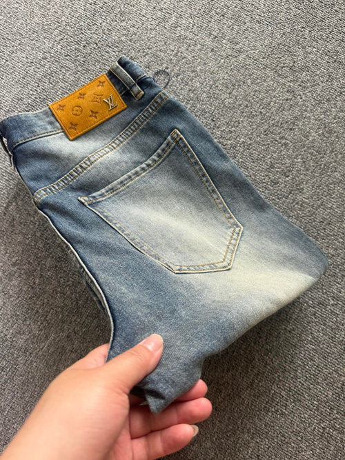 Louis Vuitton Returnable Slim Tapered Jeans with Exquisite Craftsmanship