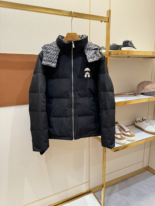 Fendi Premium 90% Down Jacket with Logo and Color Block