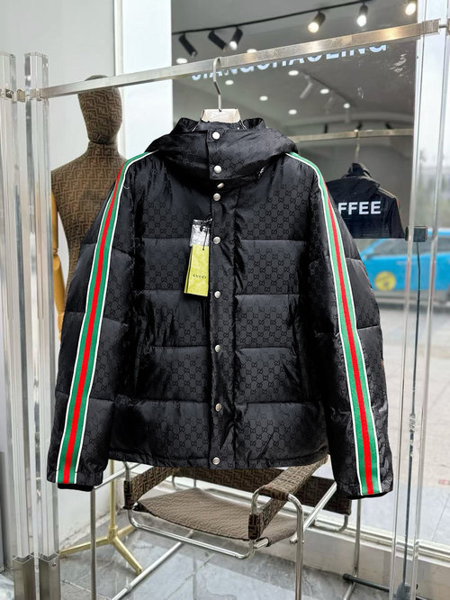 Gucci 90% Down Jacket with Classic Logo and Color Block