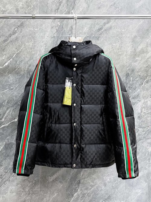 Gucci Exclusive Down Jacket with Warmth and Style