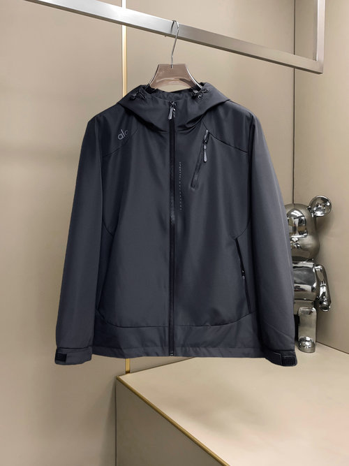 Loewe Premium Replica Jacket Featuring Impeccable Details and Craftsmanship