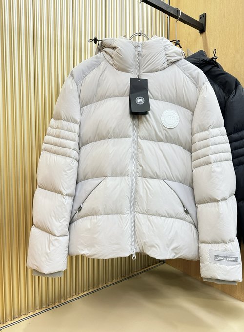 Canada Goose Stylish Waterproof Down Jacket with 90% White Goose Down