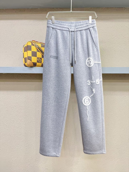 Maison Margiela Comfortable casual pants with classic logo