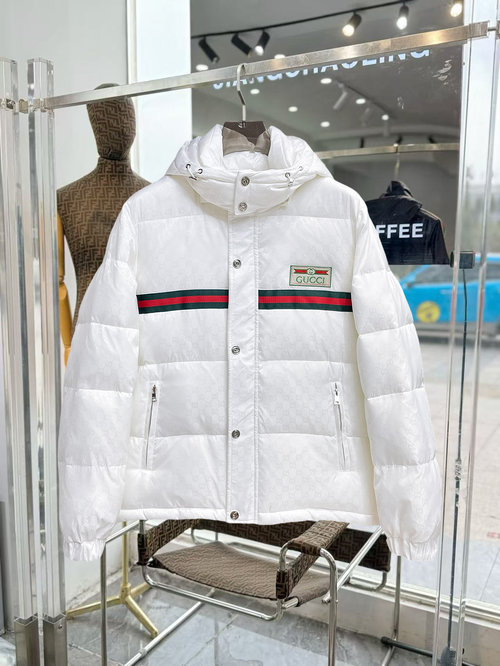 Gucci Premium Down Jacket with Classic Logo and Insulation