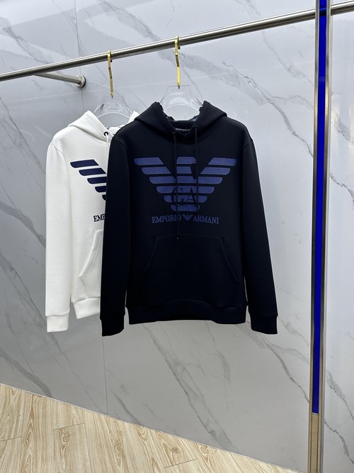 Armani Soft Knit Zip-Up Hoodie Suitable for All Body Types