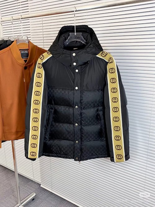Gucci Exclusive Down Jacket with Reflective Stripes and Top Quality