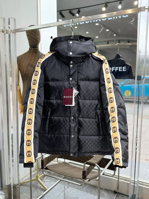 Gucci Premium 90% Down Jacket with Logo and Colorful Design