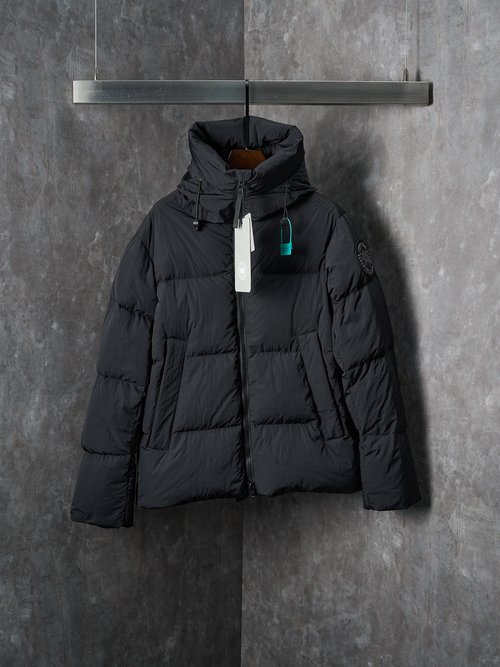 Canada Goose High - quality Down Jacket with Brand Emblem