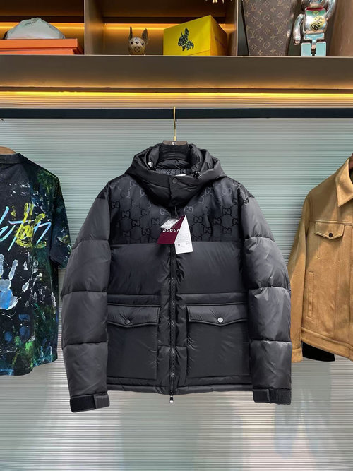 Gucci Premium 90 - Down Jacket with Logo and Color Block