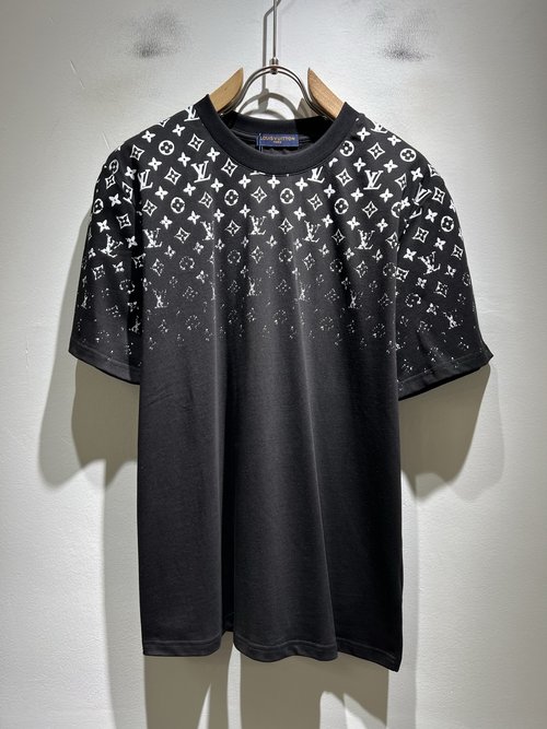 Louis Vuitton Luxury Monogram Print Short-Sleeve Tee with Back Patch
