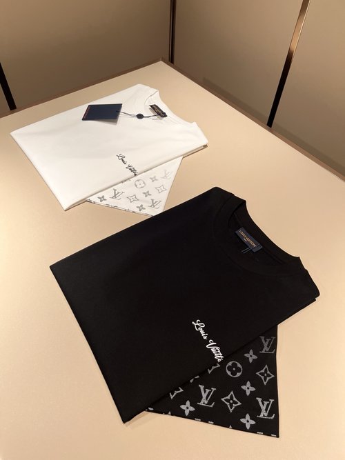 Louis Vuitton Luxury Monogram Print T-shirt with Logo Decoration