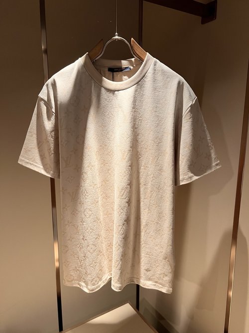 Louis Vuitton Luxury Monogram Print T-Shirt with Reverse Nameplate