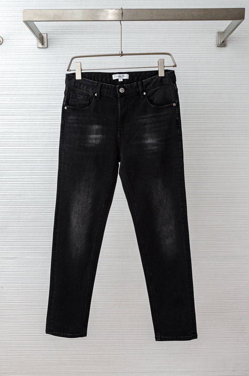 Dior Fashionable Straight Jeans with Premium Details