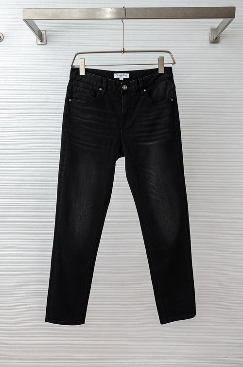 Dior Fashionable Straight Jeans with Premium Details