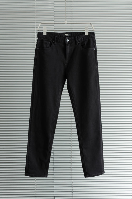 Dior Stylish Straight-Leg Jeans with Premium Finishing