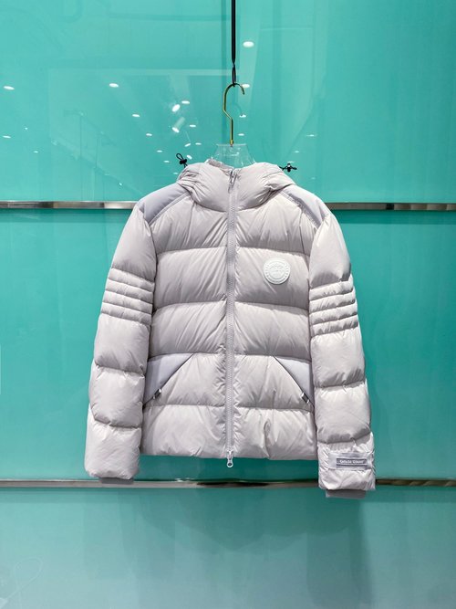 Canada Goose Stylish Hooded Down Jacket with 90% Down Content