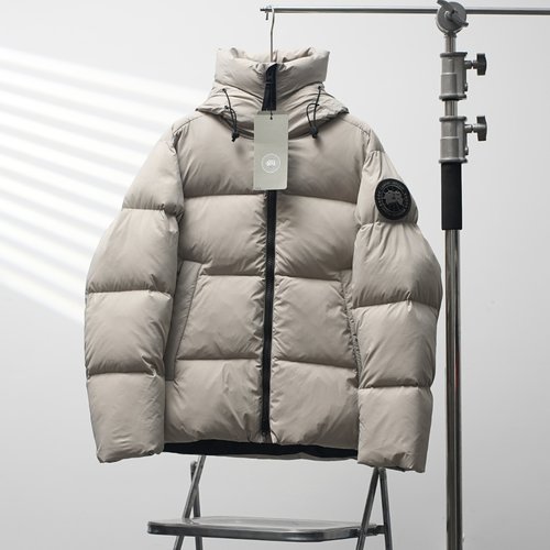 Canada Goose Matte Finish Puffer Hooded Down Jacket in Stone Gray