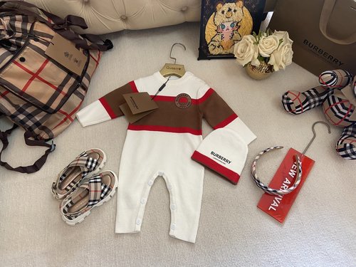 Burberry Kids Thick Knit Onesie Set with Hat (Open Crotch)